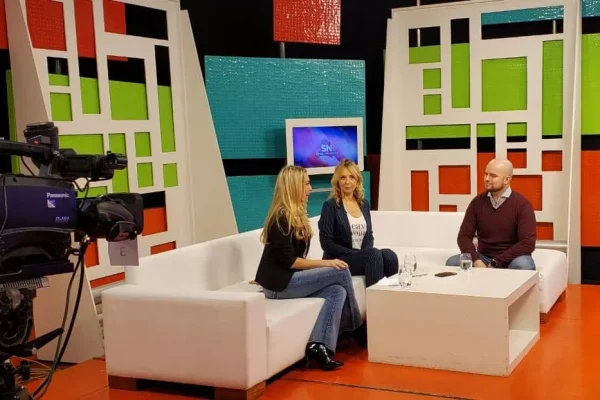 photo of Mario Delfino on Argentina TV discussing technology